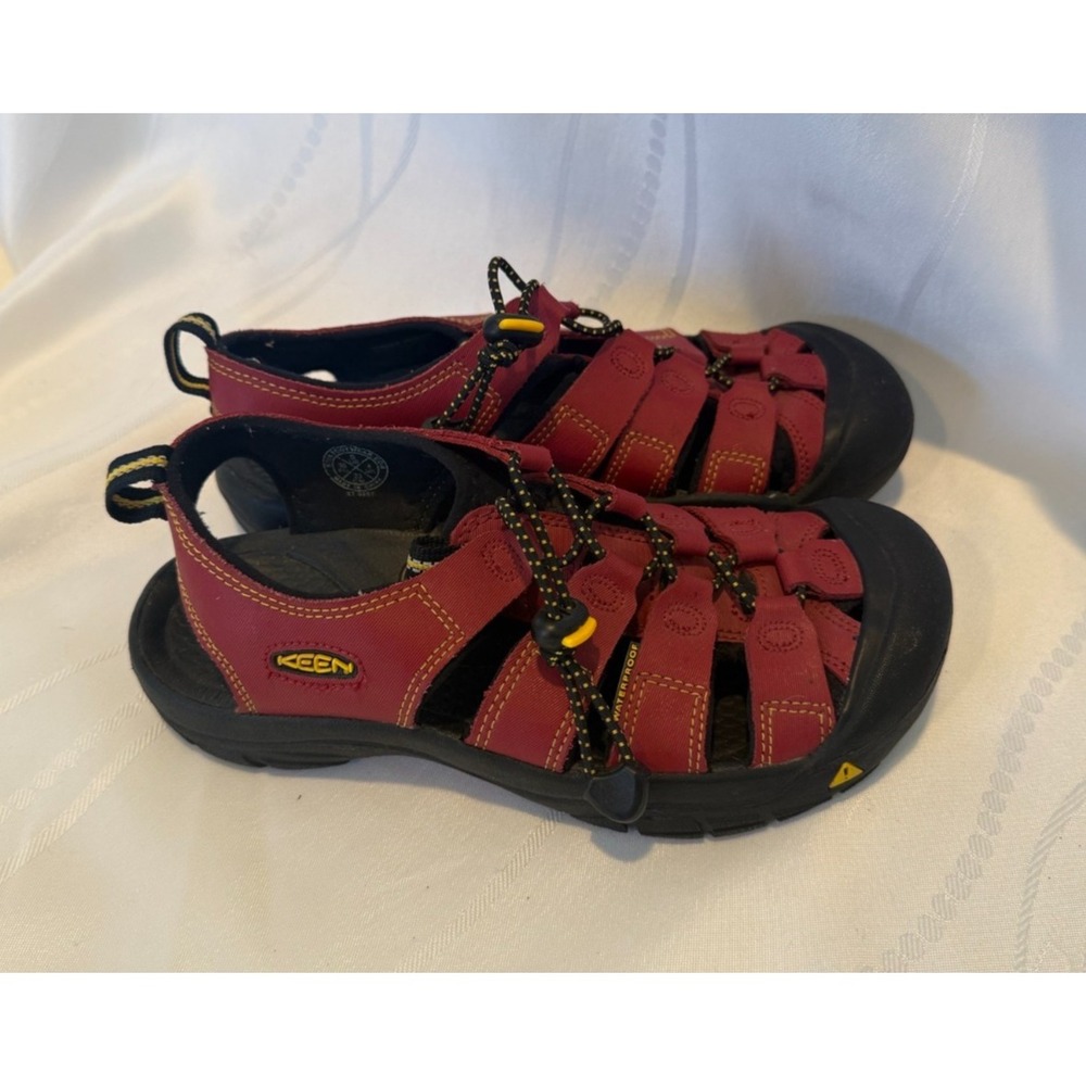 Keen Newport H2 Women's Hiking Sandals US Size 5 Waterproof Red Black Outdoor